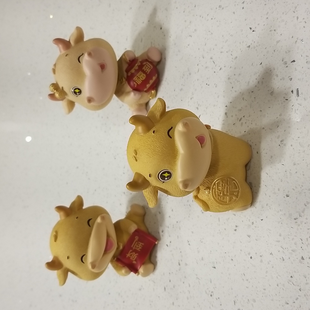 Decor bobble head figurines